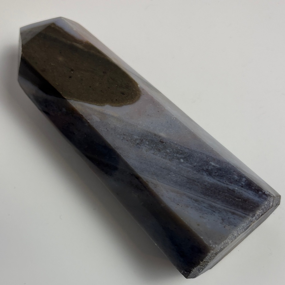 Large chalcedony crystal tower stone - Picture 6 of 11